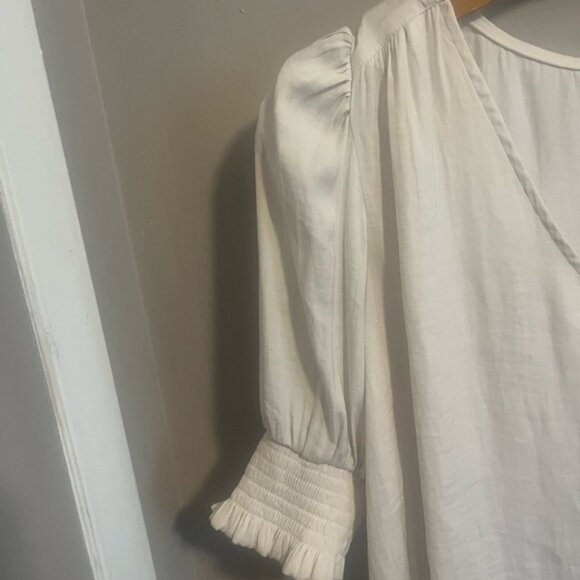 Maison DAmiele short sleeve silky blouse puffy sleeves and ruched sleeve - Picture 3 of 4